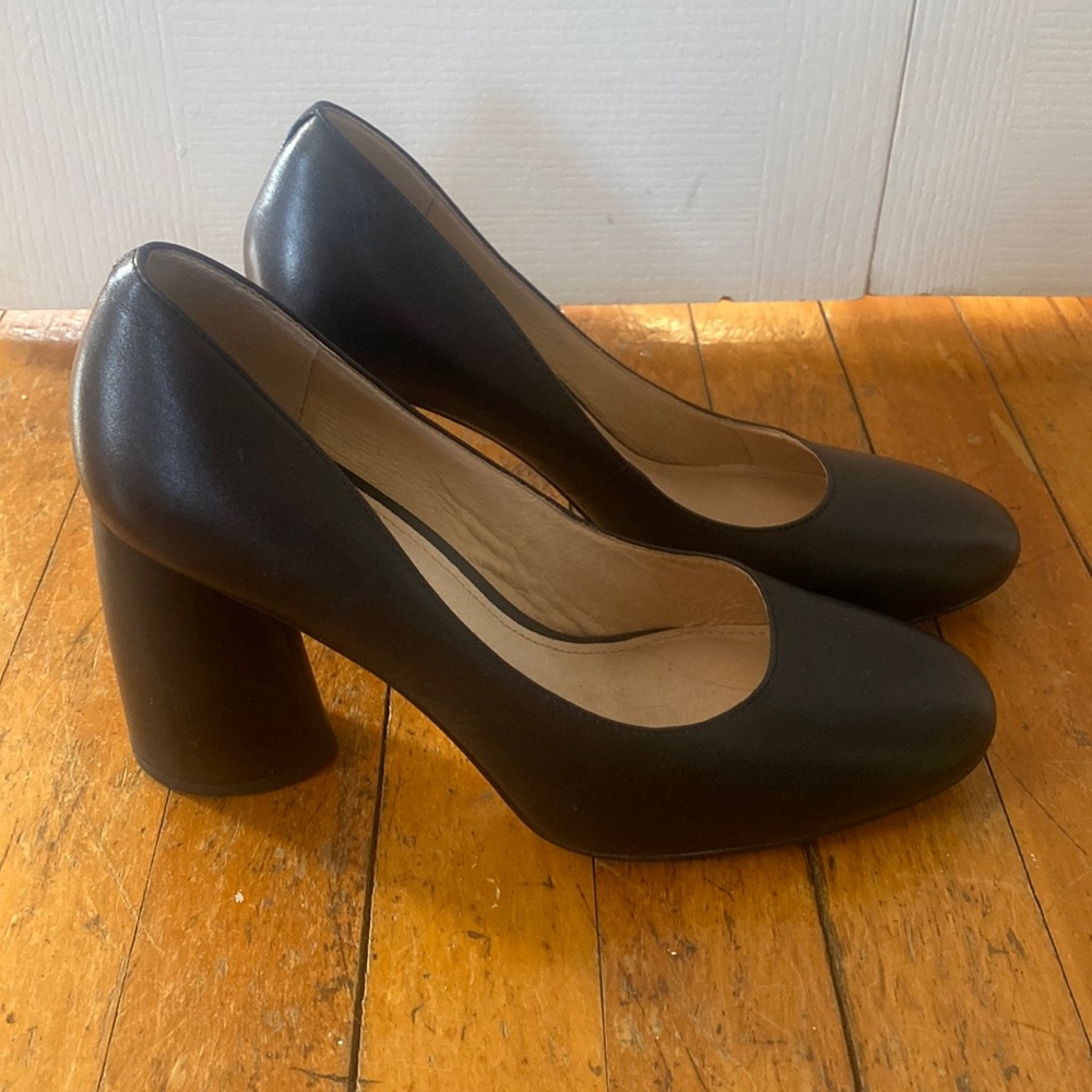 Louise Et Cie Jayant Black Leather Pumps Round block Round Heel Womens size 9/40